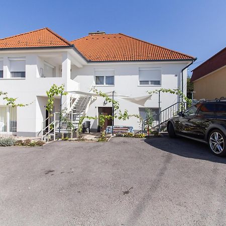 Deli Terasz A Apartman Free Parking, Self-Check-In Anytime Apartment Győr Exterior foto